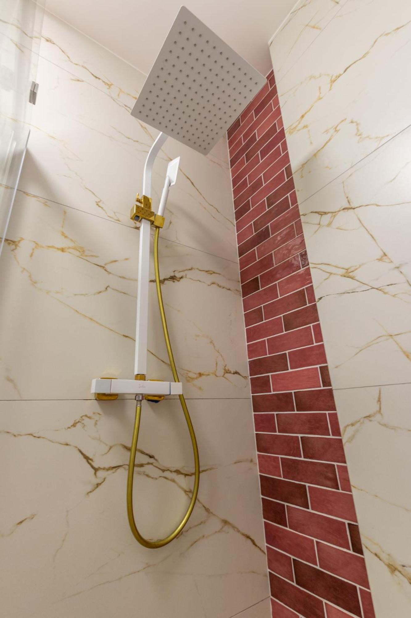 Chill Apartments Central Station Катовице Екстериор снимка