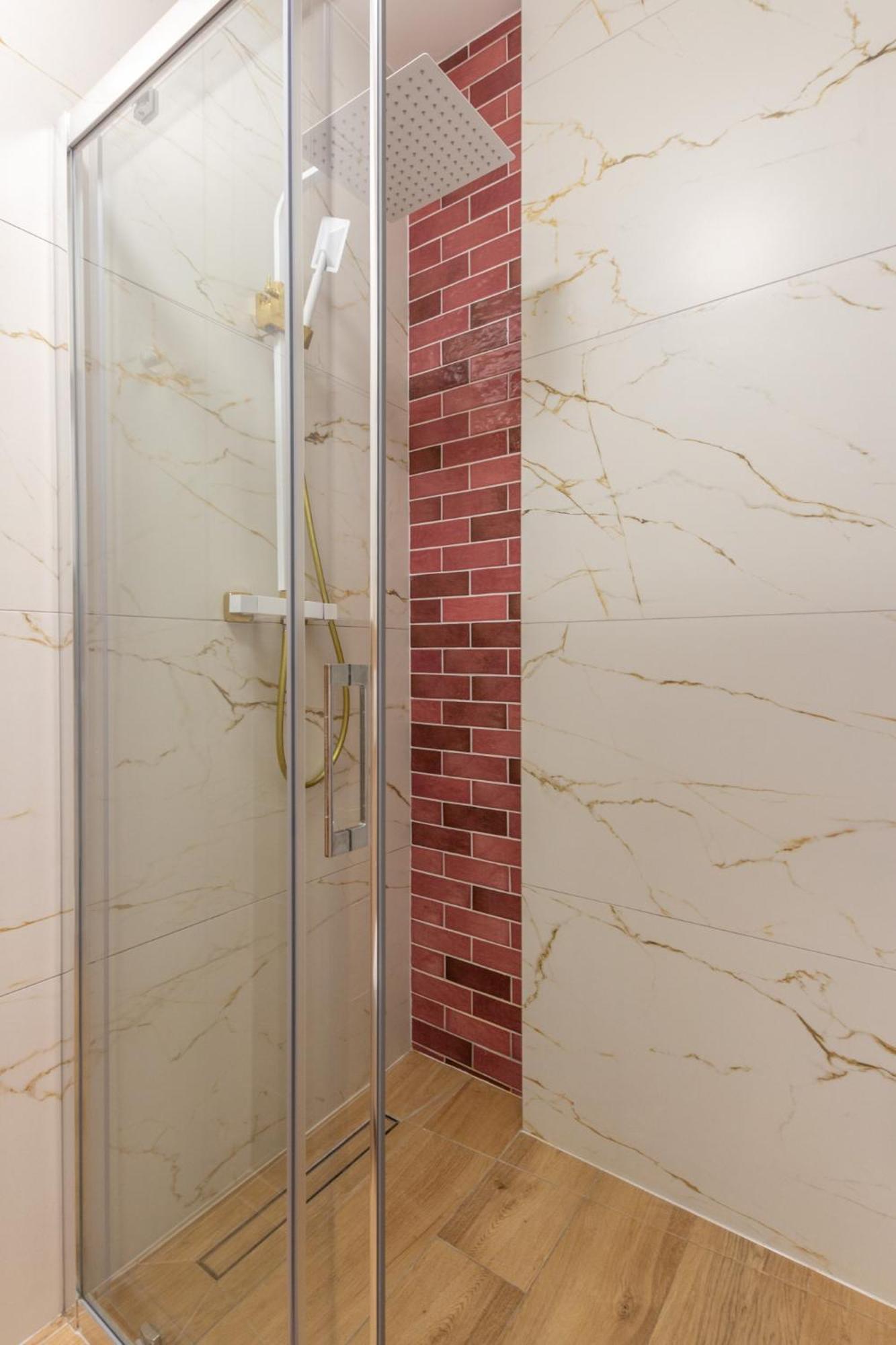 Chill Apartments Central Station Катовице Екстериор снимка