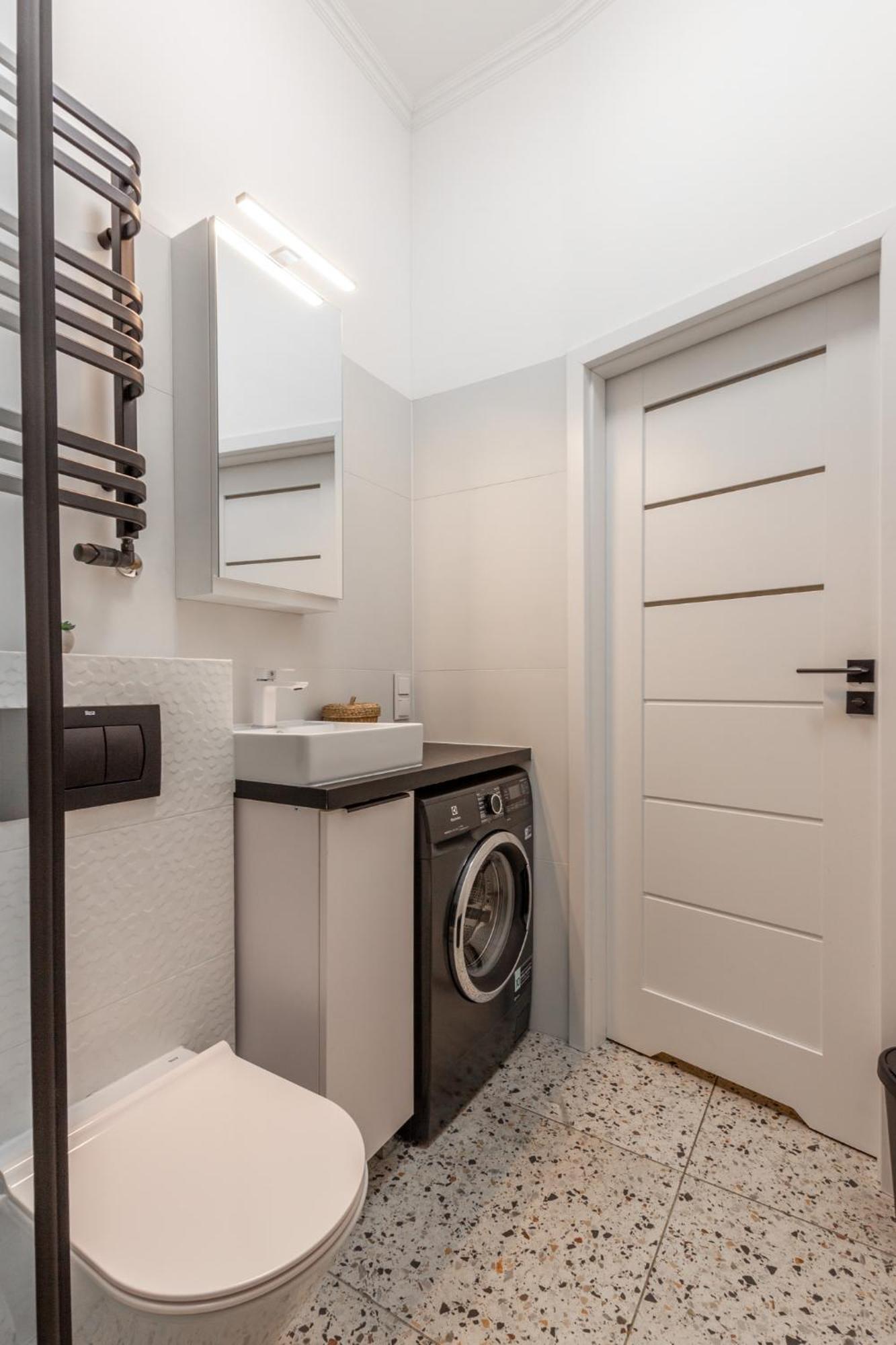 Chill Apartments Central Station Катовице Екстериор снимка