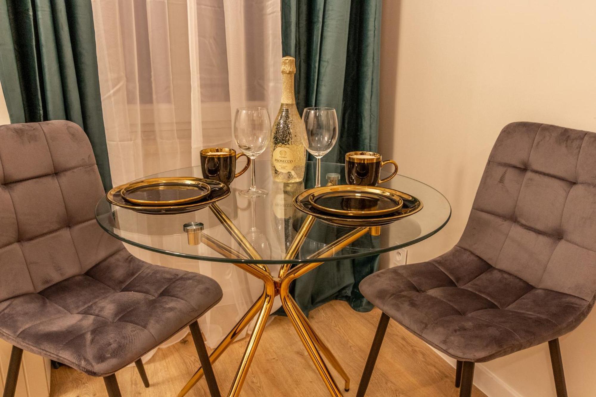 Chill Apartments Central Station Катовице Екстериор снимка