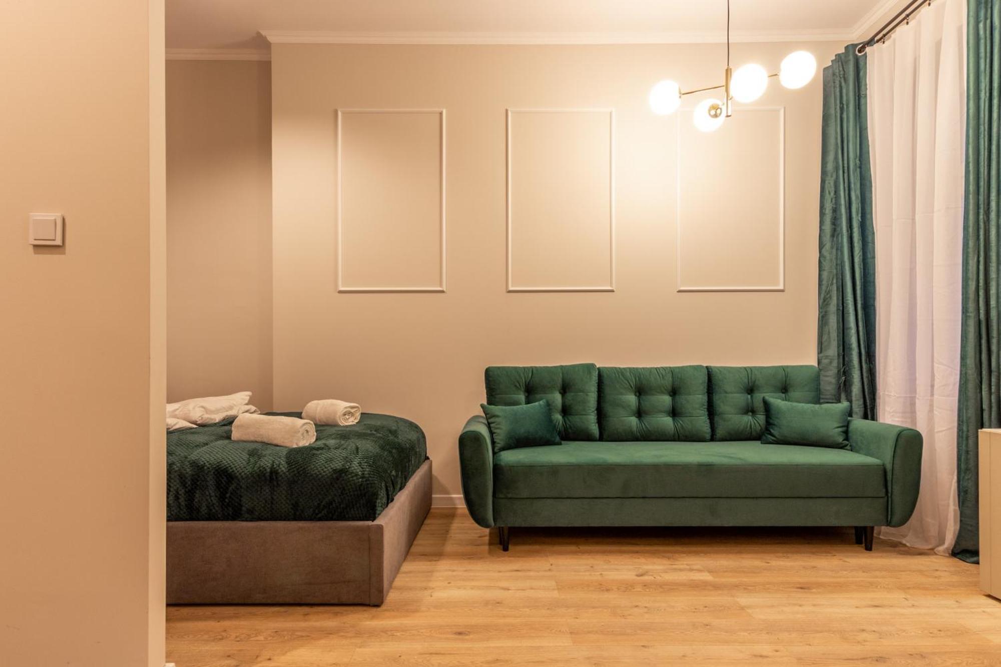 Chill Apartments Central Station Катовице Екстериор снимка