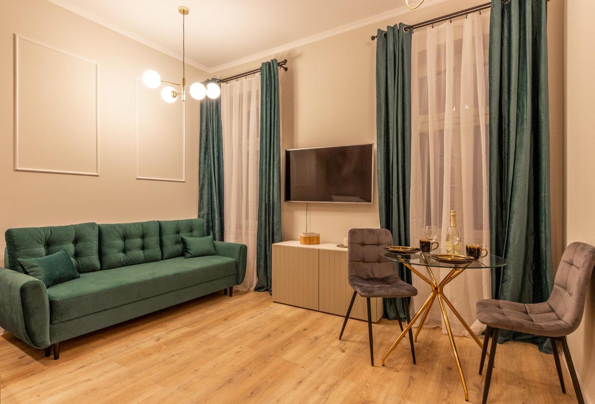 Chill Apartments Central Station Катовице Екстериор снимка