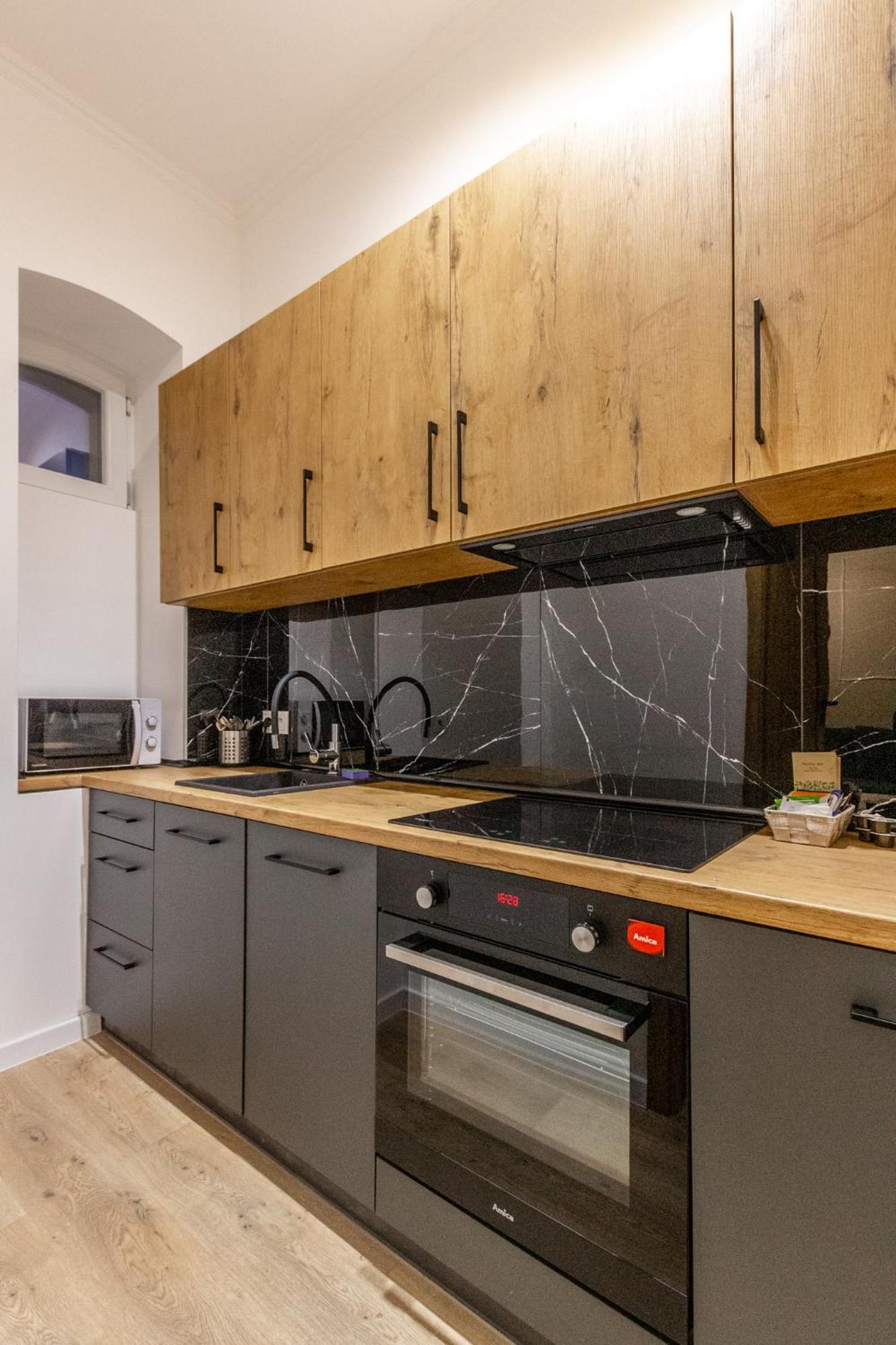 Chill Apartments Central Station Катовице Екстериор снимка